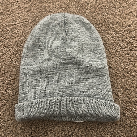 FRIENDS grey beanie - Picture 5 of 8